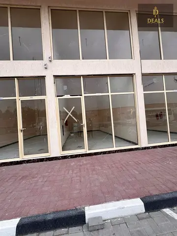 للإيجار السنوي: محلات تجارية في الجرف الصناعية