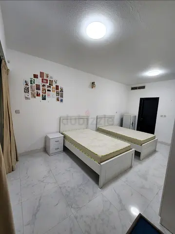 Master Room with attach bathroom with balcony available near Financial metrostation