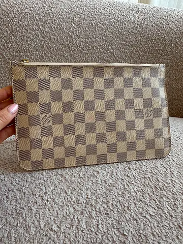 LV NEVERFUL POUCH in AZUR, aed1,100