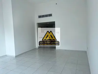 استوديو كبير بأبراج الفالكون الراشدية 2 عجمان، مطبخ منفصل، خزائن، تكييف مركزي، 24 ألف سنويًا على 4 دفعات، موقع مميز وقريب الخدمات.