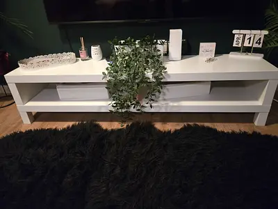 “White TV unit – modern and minimal design, in very good condition