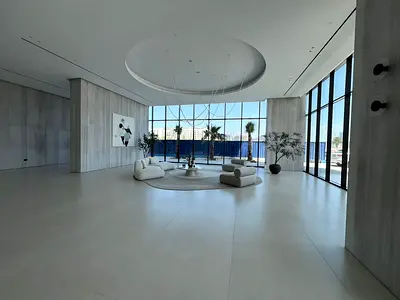 افخم ثلاث غرف ماستر وصالة كبيرة مع بلكونات بإطلالة بحرية وغرفة خدم وغرفة غسيل وجيم وباركين ومسبح مجانا