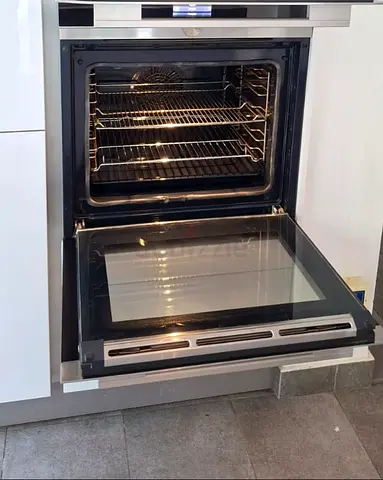 Siemens IQ700 Built in Electric Oven 60cm Mint Use Same As New