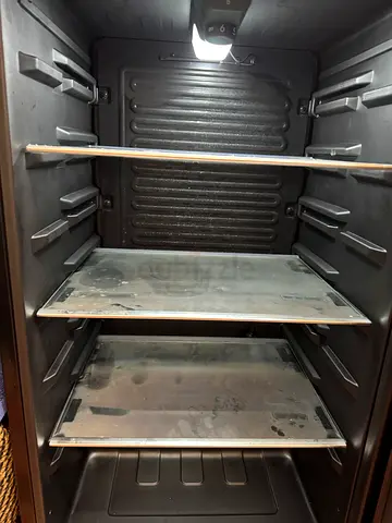 Used - Better for shops and homes.  with Removable Glass Trays - Good Condition