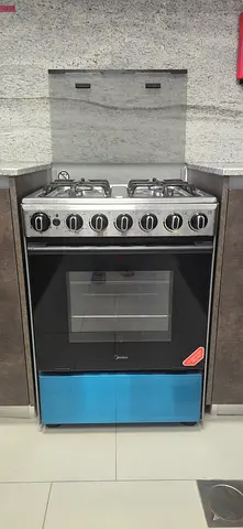 Freestanding Gas Stove with Oven - 4 Burners (Good Condition)