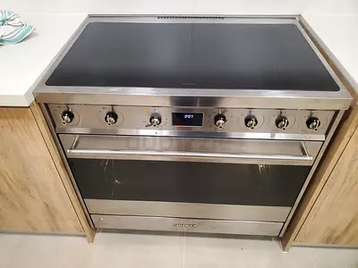 Smeg induction cooking range size 90-60cm freestanding