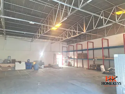 مستودع واسع شاغر للإيجار | المنطقة الصناعية رأس الخور