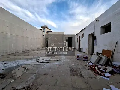 BEAUTIFUL 5BHK VILLA NEAT AND CLEAN FOR BACHELEROS IN AL NASSAREYA SHARJAH 65K RENT YEARLY
