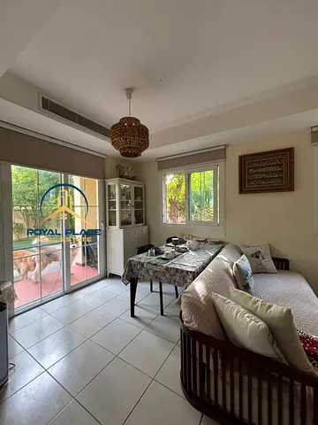 4E I VACANT END OF APRIL I SLIGHTLY NEGOTIABLE