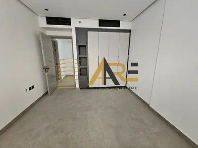 2 BHK العلامة التجارية الجديدة خزائن شرفة 2 غرف رئيسية