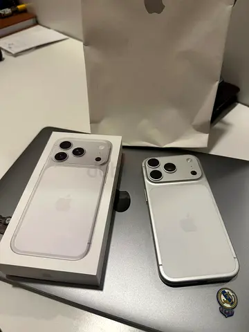 Apple iPhone 17 Pro 1 TB- Silver, Mint Condition with Box