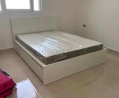 IKEA malam king‑size bed (180 × 200 cm) with 2 storage drawers underneath and an IKEA mattress ✨