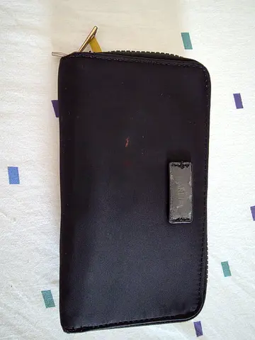 Wallet woman