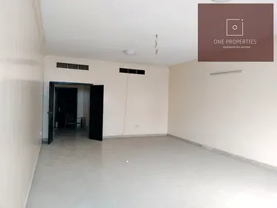 شقة بثلاث غرف نوم وصالة للإيجار في برج خور، عجمان. موقع مميز.