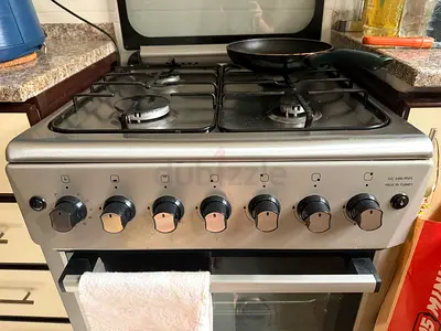 Super general Stainless Steel 4-Burner Gas Cooker with Oven — Good Working Condition