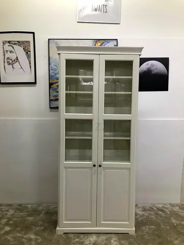 2 door glass cabinet