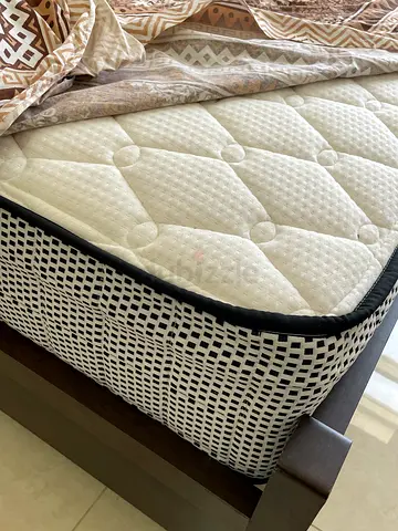 Home box Queen-size double bed mattress ( good condition)
