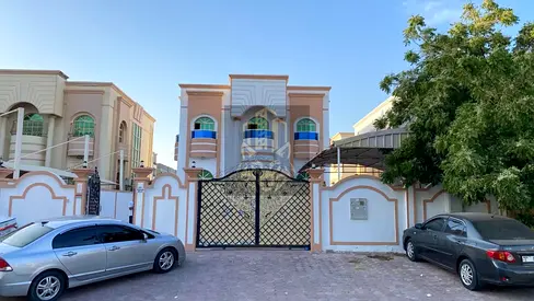 فيلا راقية للبيع بعجمان الروضة 3 شامل كهرباء ومكيفات بسعر مميز