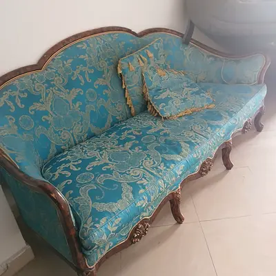 SOFA SET1 PC 3 SEATER WITH SOLID WOOD FRAME EXCELLENT CONDITION .