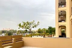 Vacant | Bright and Spacious | Community View