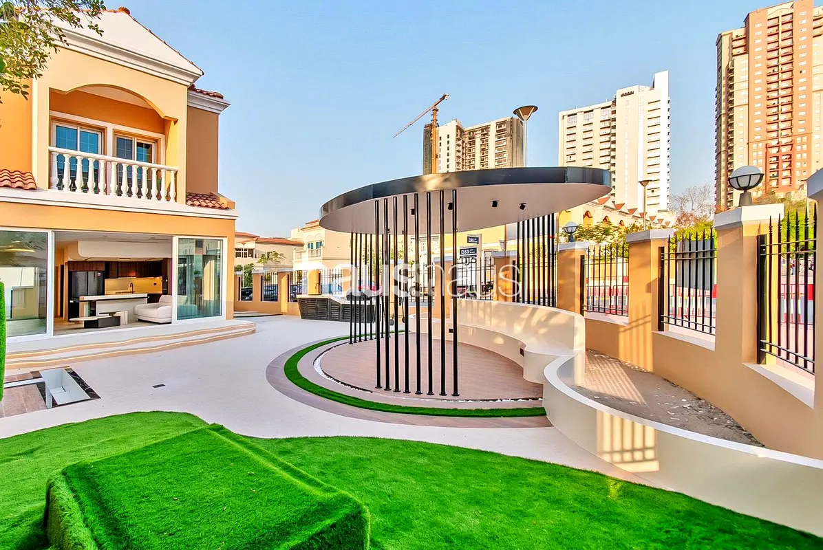 Upgraded | Close to Park | Vacant | Spacious