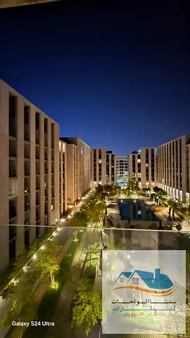 الشارقة الخان جزيرة مريم شقة غرفة وصالة وبلكونة كبيرة اطلالة مفتوحة علي الشارع الرئسي مباشرة