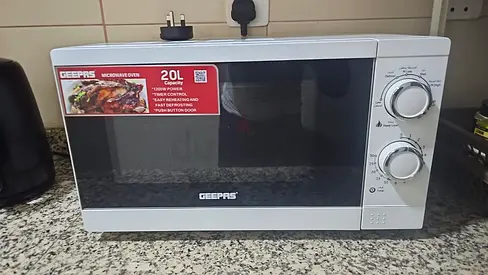 Geepas 20L Microwave Oven - Good Working Condition