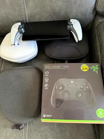 Razer Wolverine V2 Pro Xbox Wireless Controller — Like New, Includes Carry Case