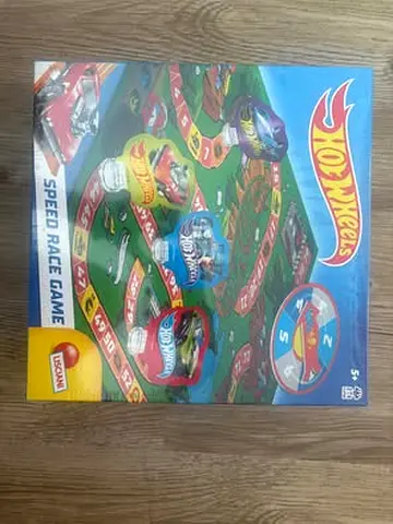 BARGAIN BRAND NEW HOTWHEELS SPEED RACE GAME BOARD GAME