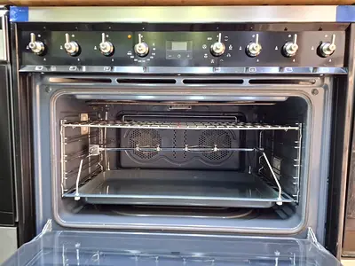 Smeg latest model top gass oven electric cooker size 90cm for sale like new condition