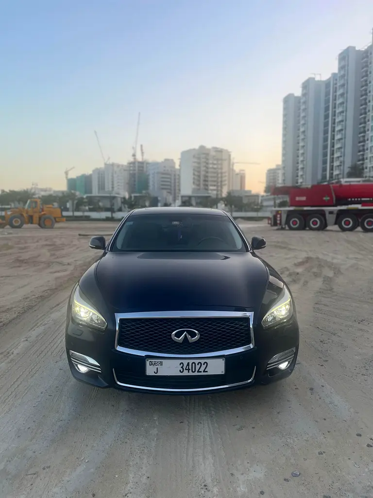 Infiniti Q70 2016 — photo 1 of 15