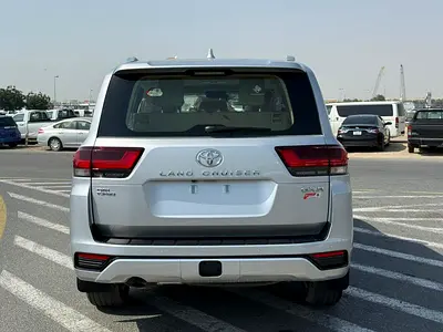 2025 Toyota LAND CRUISER — миниатюра 4