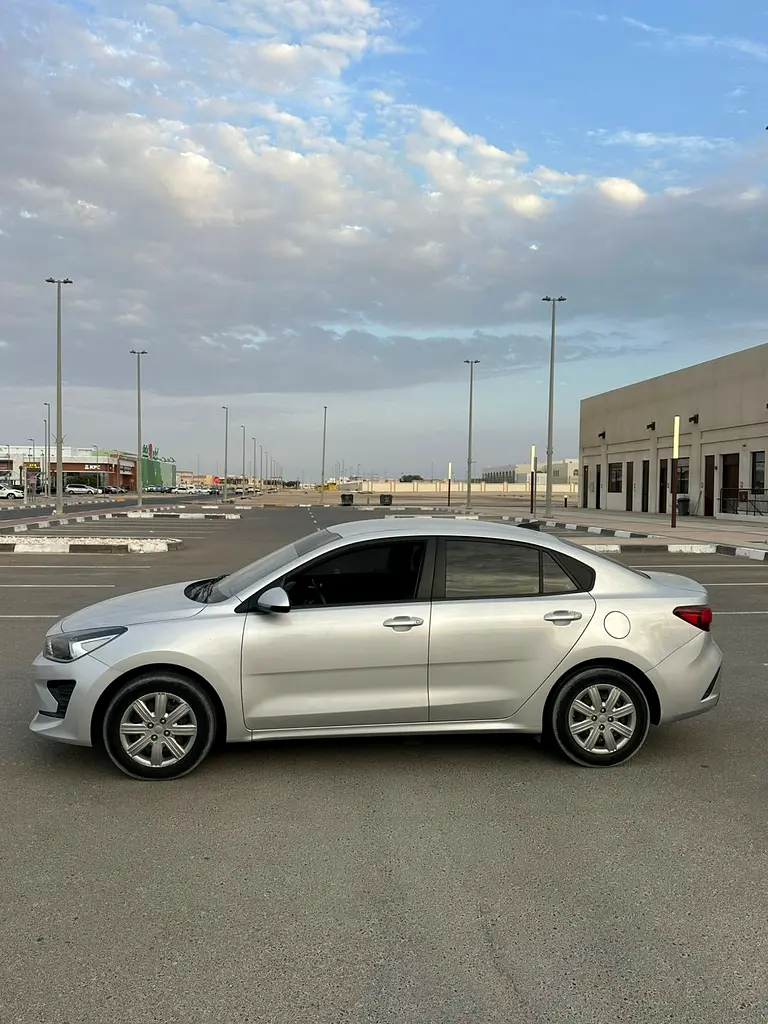 Kia Rio 2021 — photo 1 of 8