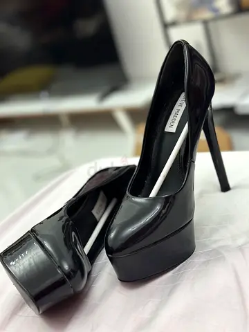 FLASH SALE ‼️Steve Madden Black Patent Leather Platform Stilettos - Size Unknown