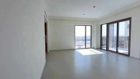عرض مميز | شقة مشرقة وواسعة بثلاث غرف نوم مطلة على جدول مائي، مثالية لحياة فاخرة | متاحة الآن