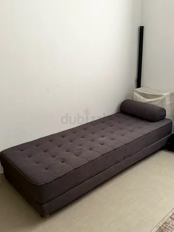 Single/twin upholstered daybed with tufted mattress - good condition