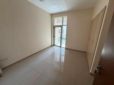 Master Room – 3 Bathrooms – Balcony – Free Parking – Al Ittihad St – Opposite Thumbay – Built-in Wardrobes – Separate Living Room