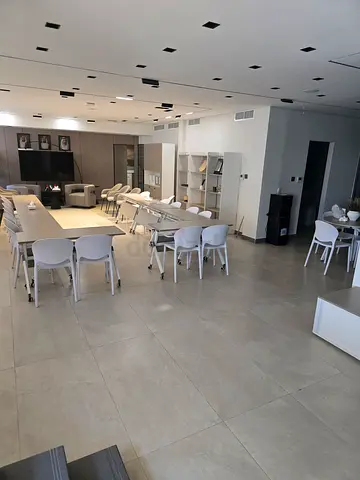 Premium Fitted Showroom / Office – 6000 Sqft | Main Road | Near Metro