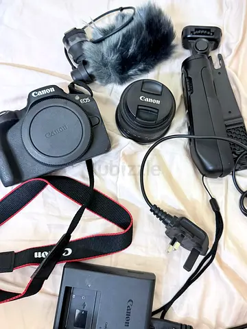 Canon R50 Vlogging/Streaming Kit – Camera + Lens + Mic + Stand