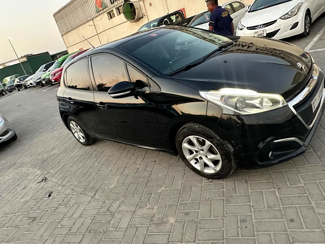 Peugeot 208 2020 — photo 1 of 9