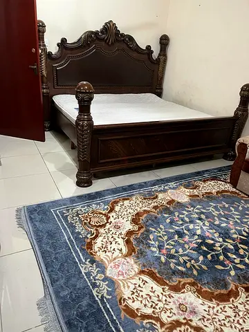 Room available for family or couple in deira muteena