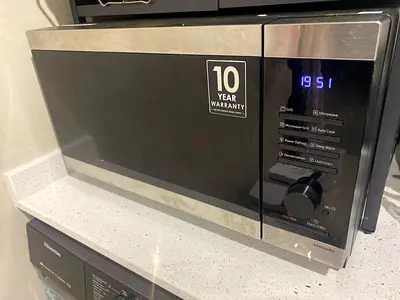 Samsung countertop microwave oven - good working condition
