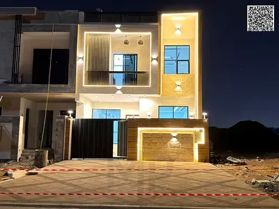 فيلا طابقين وروف بسعر شامل رسوم التسجيل والتمليك على الشارع الرئيسي جاهزة للسكن في أرقي مناطق عجمان تملك حر لجميع الجنسيات