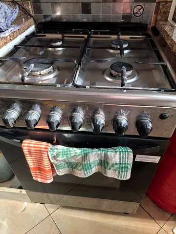 Used freestanding gas cooker with oven – 4 burners, good working condition