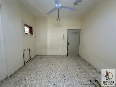 Spacious 2bhk available in al soor close to saudi mosques