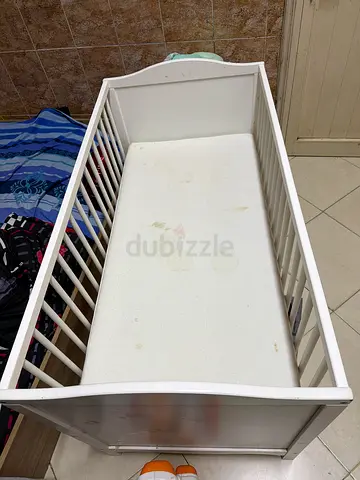 White Wooden Baby Crib (Used) - Single Mattress Included