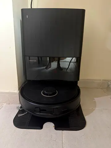 Roborock Robot Vacuum with Auto-Empty Dock (Black) - Excellent Condition