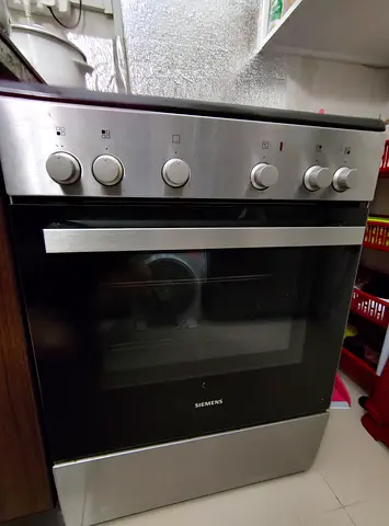 Siemens freestanding oven with stovetop - excellent working condition- Price slightly negotiable