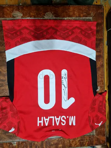 T-shirt with original mohamed salah signature