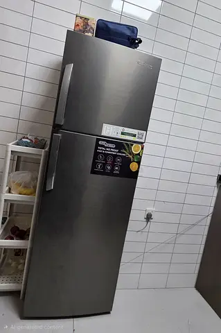 Super general, Well-kept top-freezer refrigerator in stainless steel finish